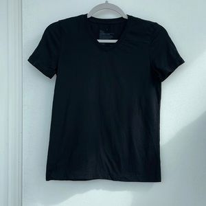 Uniqlo black v neck tee